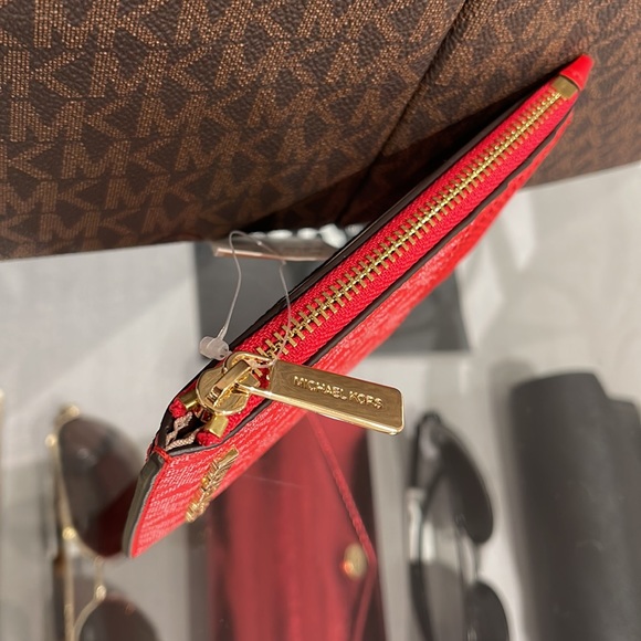 Michael Kors Jet Set Travel Medium Top Zip Card Case Wallet

Dark Sangria 
NWT - Picture 4 of 16